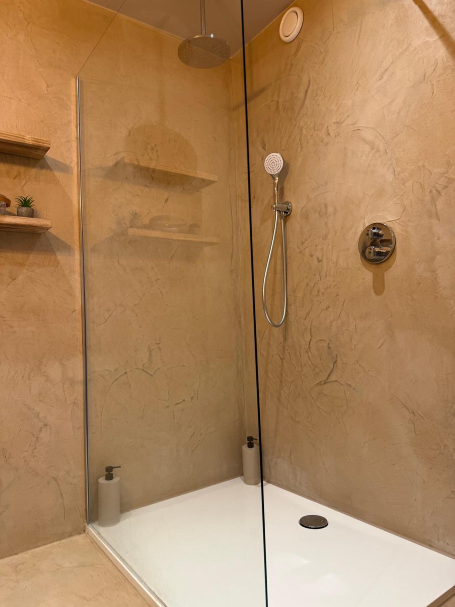 Hotel Giorgi Et Logements Insolites-Jacuzzi Prive Bastogne Exterior foto