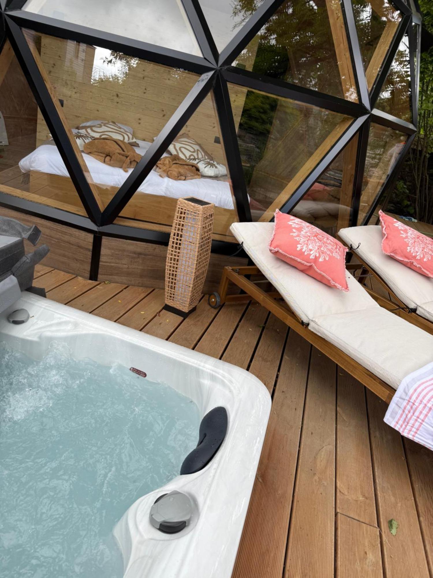 Hotel Giorgi Et Logements Insolites-Jacuzzi Prive Bastogne Exterior foto