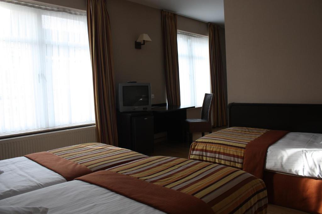 Hotel Giorgi Et Logements Insolites-Jacuzzi Prive Bastogne Quarto foto