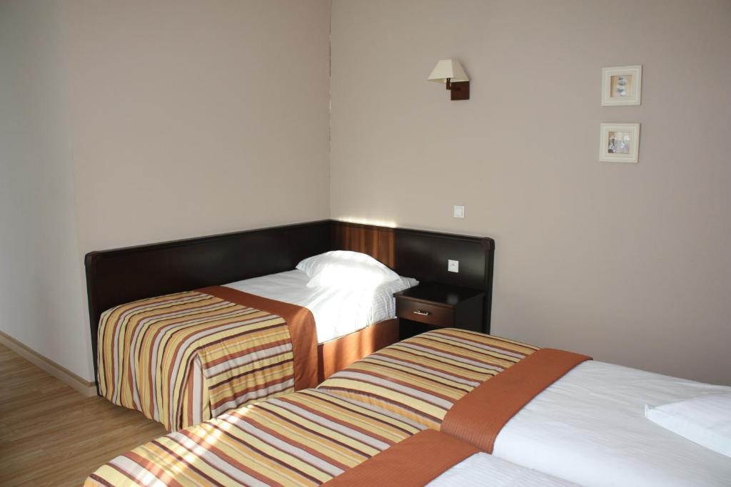 Hotel Giorgi Et Logements Insolites-Jacuzzi Prive Bastogne Quarto foto